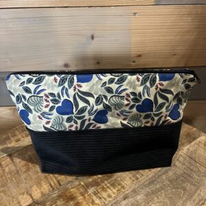 Trousse de toilette velours noir et cœurs bleus